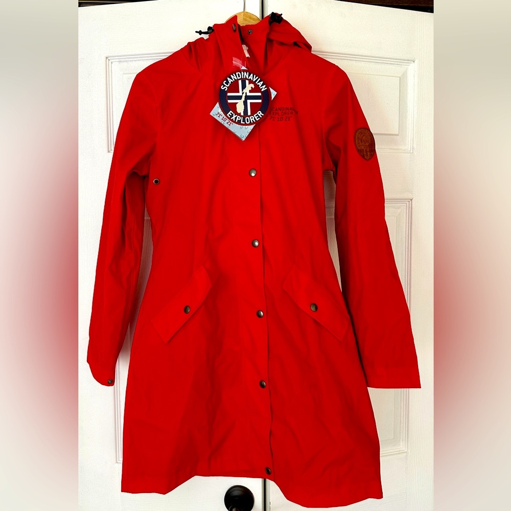 Scandinavian Explorer raincoat. Small. New with tags. Norwegian design 🇳🇴